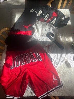 Jordan Bundle – Jordan Shirts S & Mesh Shorts Red/Black/White Size Kids XL